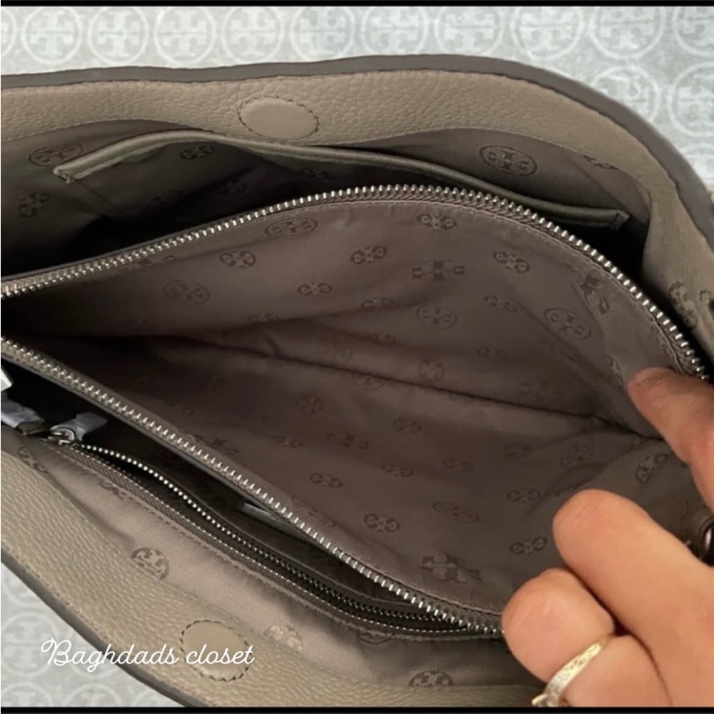 Tory burch britten small slouchy shoulder tote bag - Picture 9 of 14